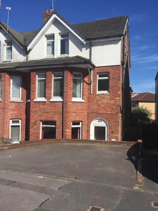Spacious 5 Large Bedroom Victorian House - Beach 2 Miles Poole Exterior photo